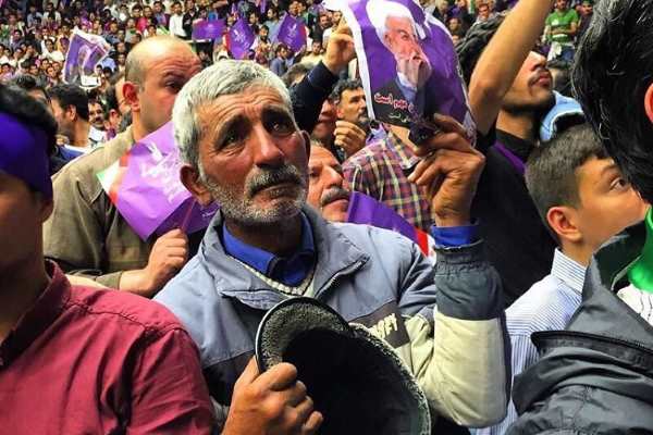 آقای روحانی! این عکس را بالای سرت نصب کن