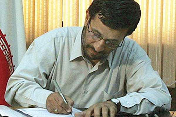 تا جایی که میدانم احمدی نژاد پروانه وکالت ندارد