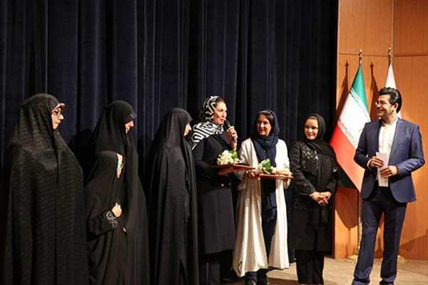 تقدیر از «دریاچه ماهی»