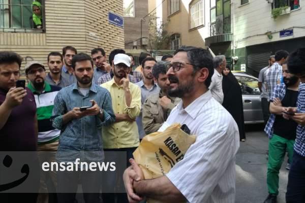 گزارشی از تجمع در جلوی منزل «رضا شهابی»
