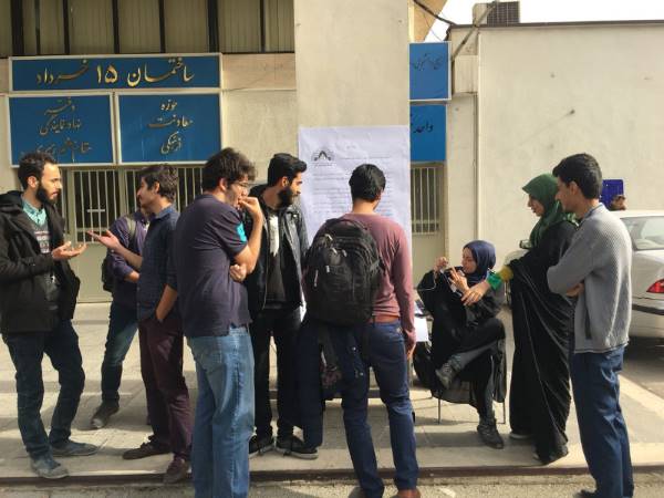 عکس | طومار دانشجویی در حمایت از فلسطین در علم و صنعت