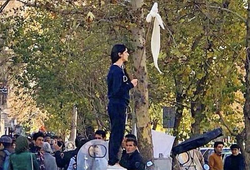 دختران خیابان انقلاب