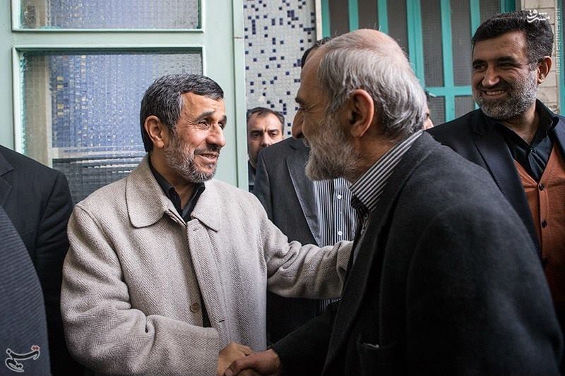 حسین شریعتمداری و محمود احمدی نژاد