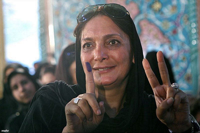 منیژه حکمت | خانم کارگردان! انقلاب چهل ساله، منتقد منصف میخواهد