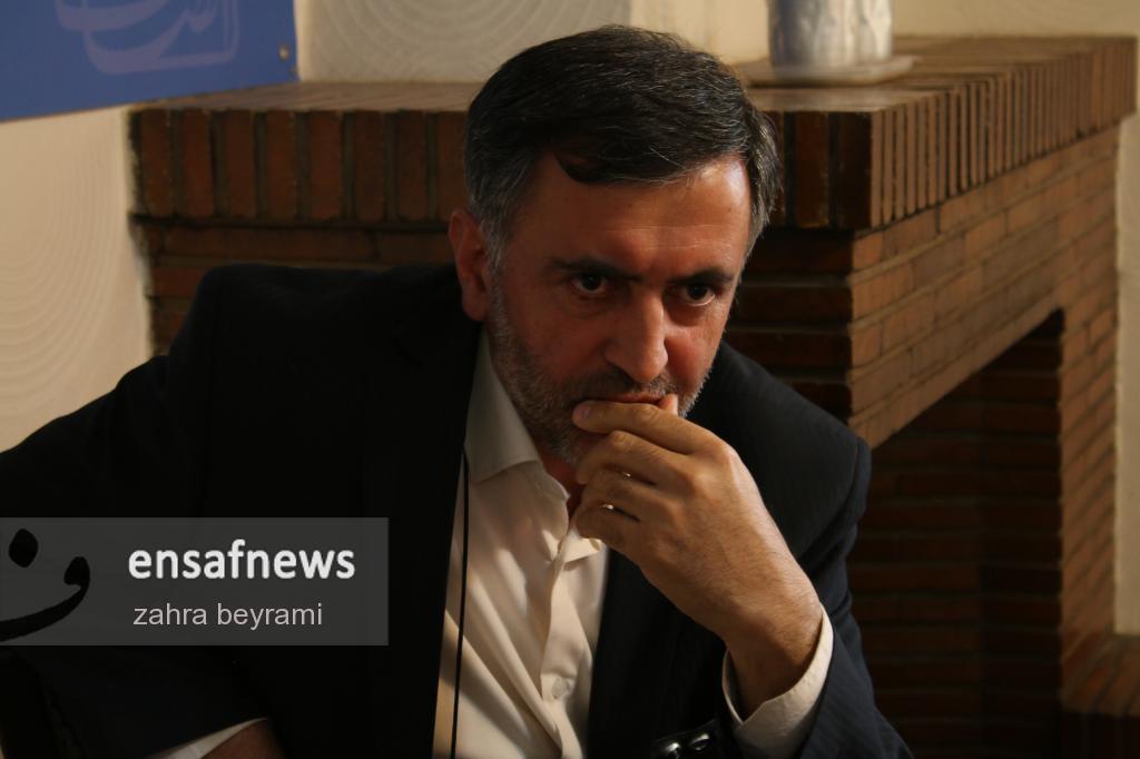 عکس | «عبدالله گنجی» در گعده انصاف نیوز