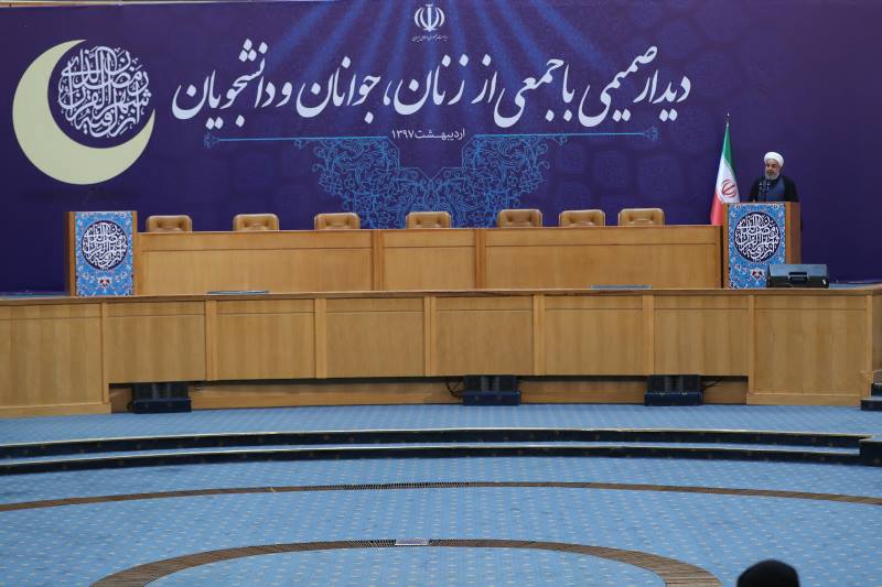 دو بیانیهی دانشجویی در انتقاد به نداشتن تریبون در افطاری رییس جمهور