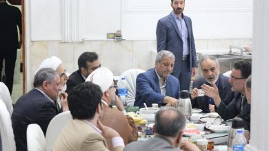 گزارش تصویری | افطاری روزنامه مستقل با حضور وزیر جوان
