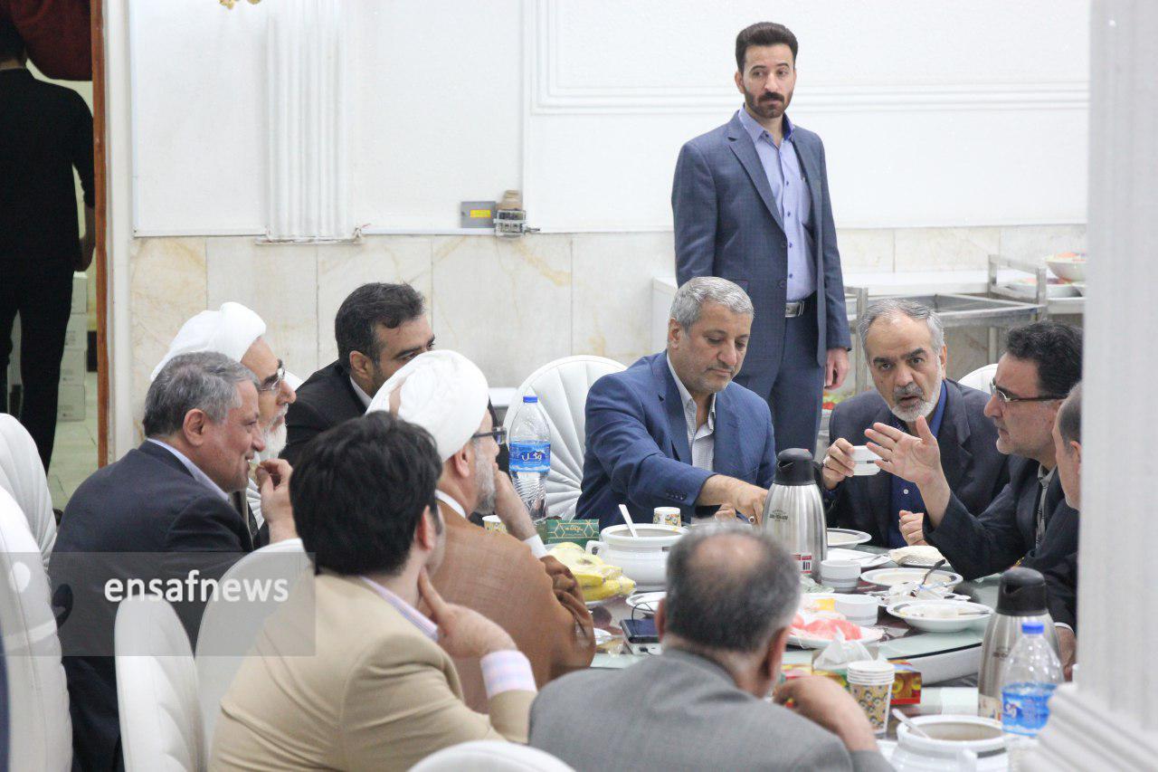 گزارش تصویری | افطاری روزنامه مستقل با حضور وزیر جوان