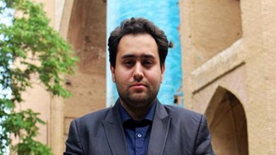 شب گذشته مراسم عروسی دختر رییس جمهور حسن روحانی به دور از تشریفات معمول و صرفا به صرف شربت و شیرینی برگزار شد. کامبیز مهدی زاده داماد رییس جمهور