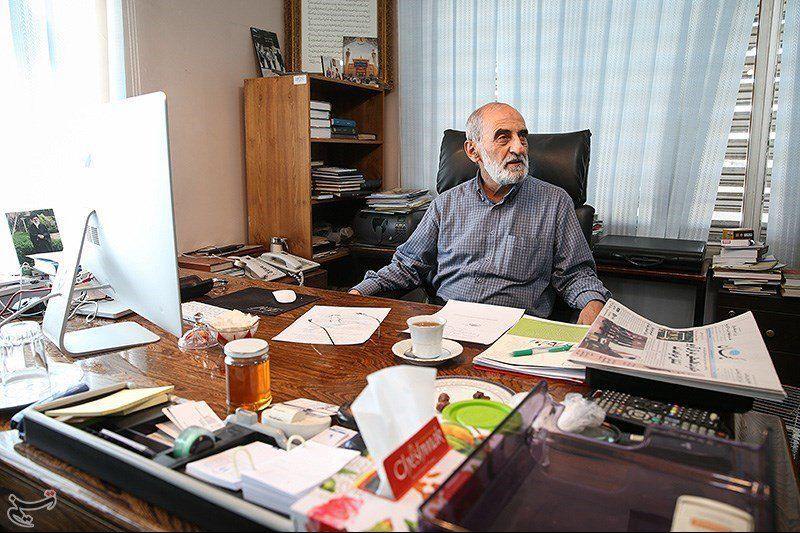 حسین شریعتمداری و کامپیوتر اپل ( آی مک )