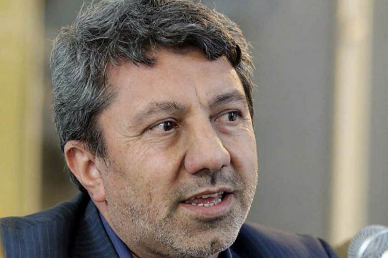 انتقامِ کاپشن دختری با گوشواره های قلبی | غلامرضا بنی اسدی