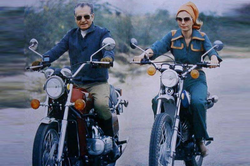 تعقیب و گریز فرح و محمدرضا پهلوی در خاطرات علم