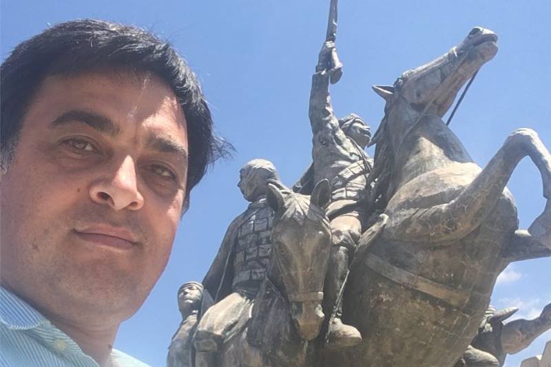 کنایهی مهرداد فرهمند به مخالفت با حضور حشد شعبی در ایران