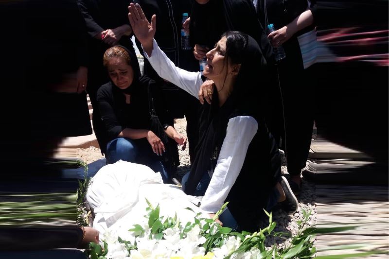 ملاقات نمایندگان رئیسی با مادر شیرمحمدعلی