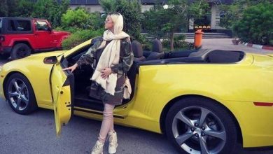 درباره‌ی این عکس دختر خانوم کنار ماشین گرون‌قیمت!
