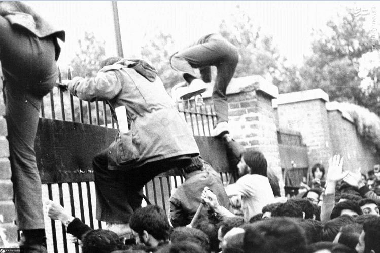 نظر احمدی نژاد درباره‌ی اشغال سفارت: اول شوروی و بعد آمریکا