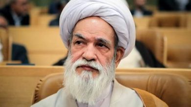 آیا «تبعیت از رهبری» و «نظارت بر رهبری» متناقض است؟