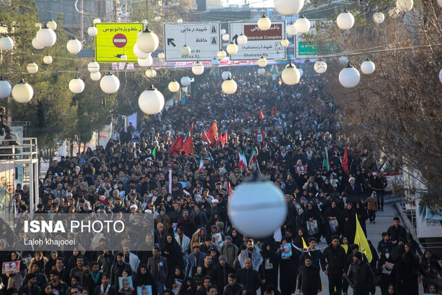 گزاش: تشییع پیکر شهید قاسم سلیمانی در کرمان [+عکس]