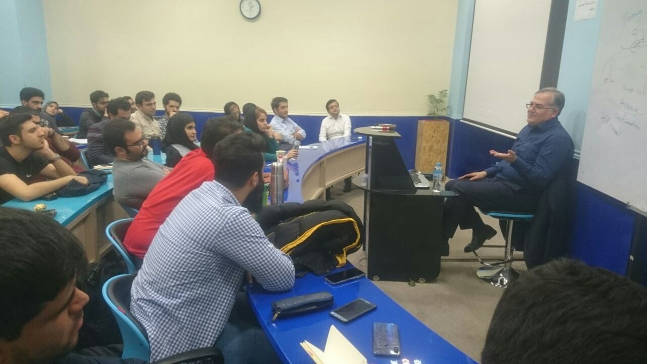 «حتی یک درصد ایرانی‌ها هم تحلیل درستی از اقتصاد ندارند»
