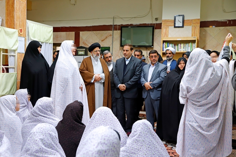 بازدید رئیسی از زندان زنان شهرری