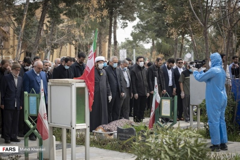 تدفین متفاوت مسئول مبتلا به کرونا با مردم عادی