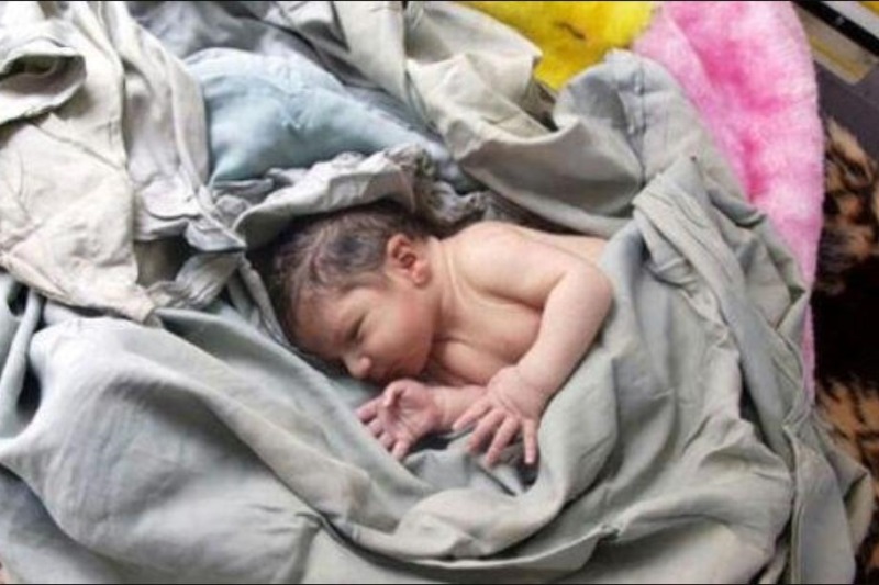 از دلالان بچه تا مادران فروشنده