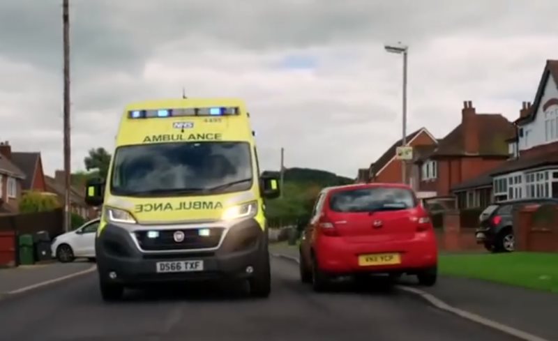 فیلم | واکنش مردم مختلف دنیا به آژیر آمبولانس