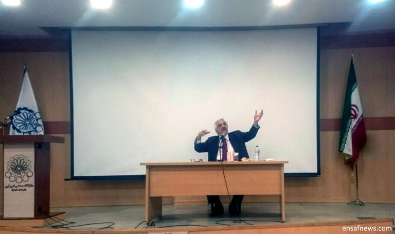 مقایسهی سیاست مورالس و مصدق از زبان فریبرز رییسدانا