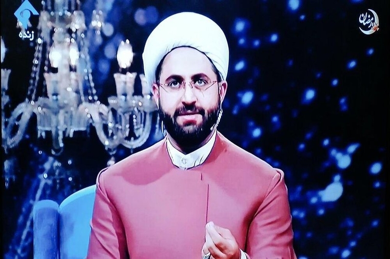 شوخی احسان علیخانی با حضور روحانیون بهعنوان مجری