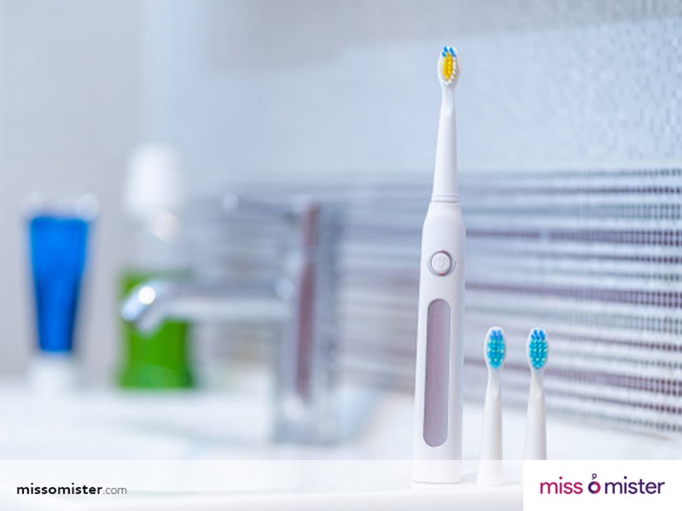 چرا باید از مسواک برقی استفاده کنیم؟