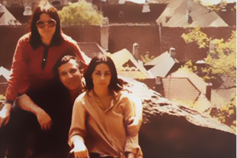 عکس خسرو سینایی و دو همسرش