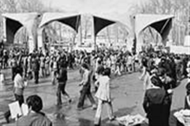 دانشجویان به عنوان طبقه بی دین معروف شده بودند