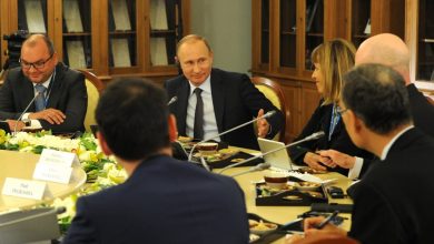 آیا «در خدمت شما هستم» اشتباه بود؟