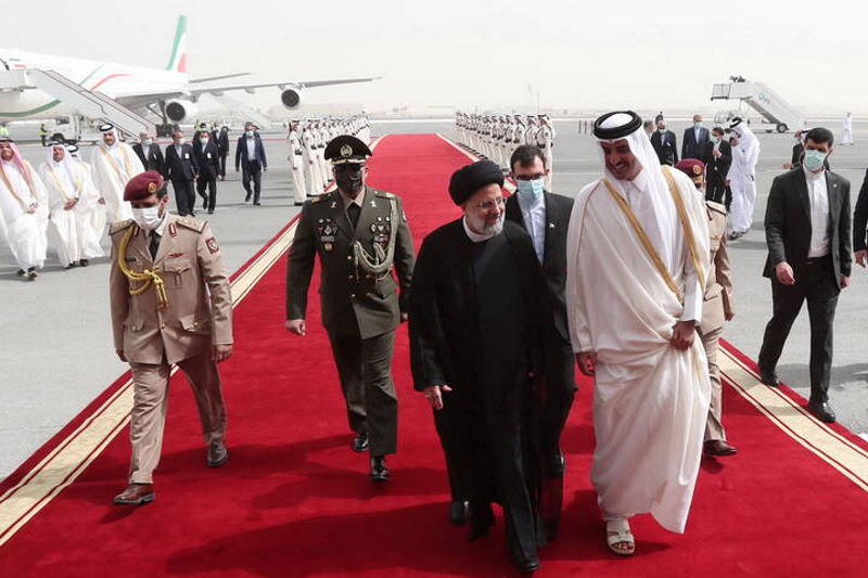 بازتاب استقبال امیر قطر از رئیسی در فرودگاه در رسانههای عربی