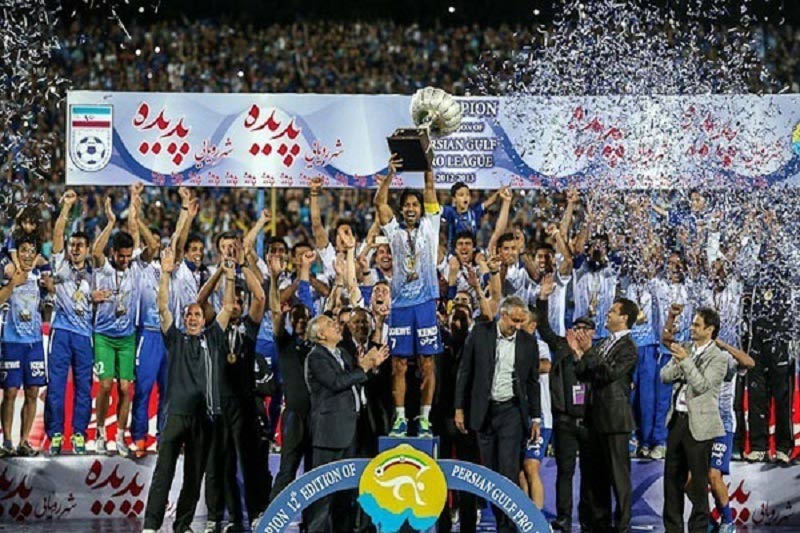 جشن قهرمانی استقلال روی هوا؟