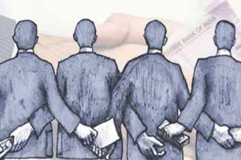 از منظر اخلاقی و اجتماعی، فساد در فولاد مبارکه قبیح‌تر است یا بی‌عدالتی در توزیع کاغذ؟