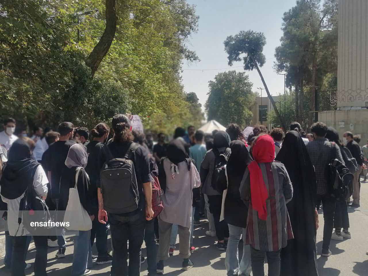 گزارش انصاف نیوز از تجمع در دانشگاه تهران برای مهسا امینی