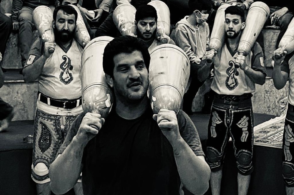 رسول خادم را به زورخانه راه ندادند ؛ رفتاری دور از انتظار با اولین طلایی المپیک ایران پس از انقلاب