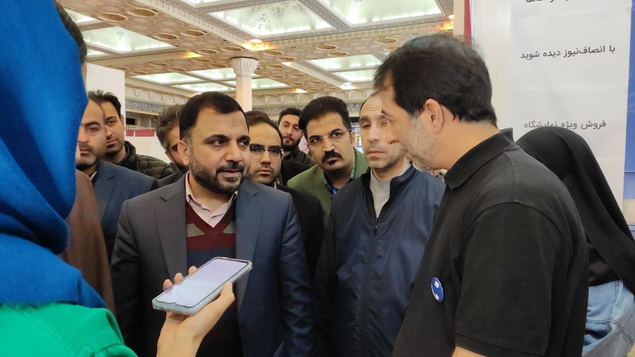 وزیر فیلترینگ فجازی در نمایشگاه فضای مجازی/ راهکار وزیر ارتباطات برای رسانههای آسیب دیده از فیلترینگ: بیاید تو داخلیا!