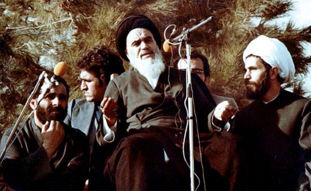 امام خمینی رهبر انقلاب ۵۷: من به واسطه اینکه ملت مرا قبول دارد ...