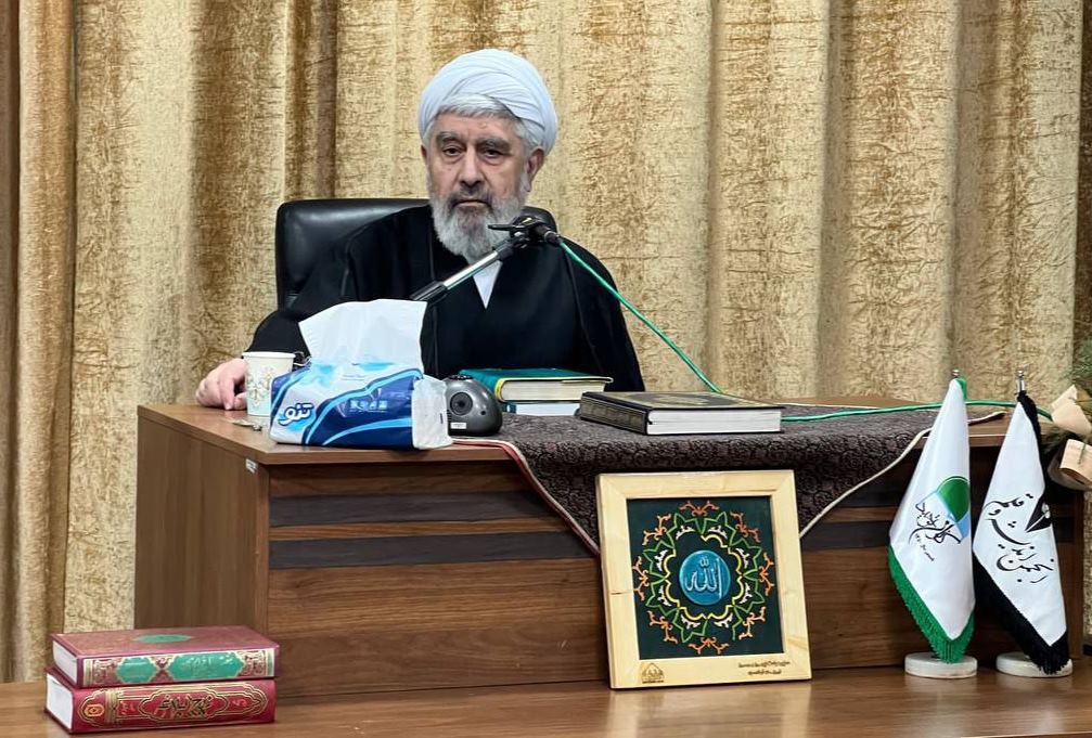 معادیخواه: برخی اهل منبر برای دفاع از جمهوری اسلامی بر خورشید علی خاک میپاشند
