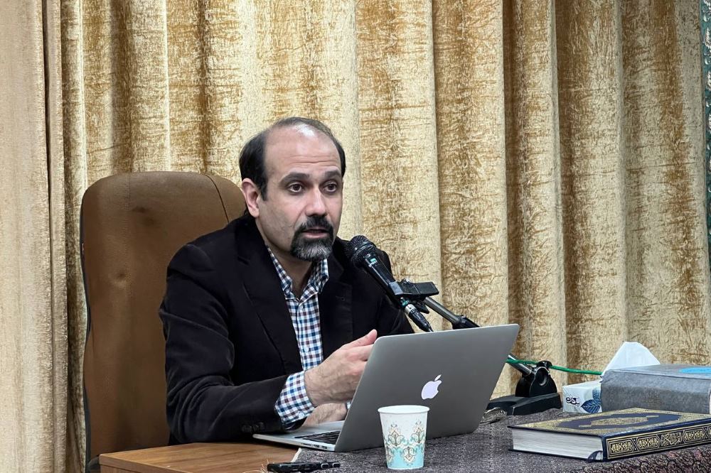 مجاهدی: قبل از دینداری باید اخلاقی بود