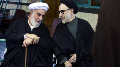 گفت‌وگوی خاتمی و رییس دفتر رهبری در حاشیه‌ی مراسم تشییع آیت الله صانعی [+تصاویر]