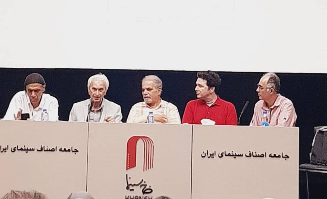 روزنامهنگاری روی لبه تیغ