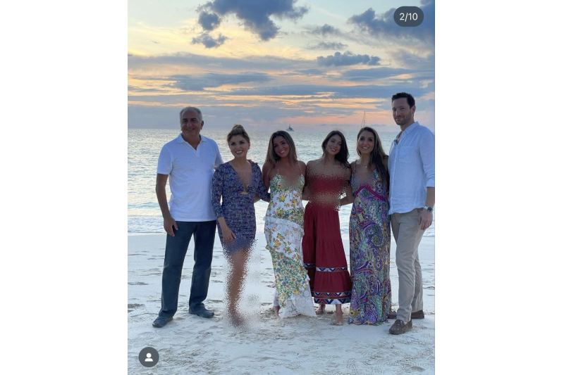 کنایه‌ی اکبر گنجی به خانواده رضا پهلوی: دعوت به خون دادن مردم و خوش گذرانی دوپینگی‌های اسرائیل!