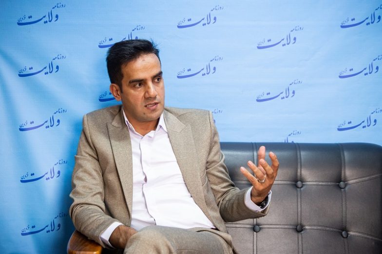 فعال سیاسی استان قزوین: اصلاح کشور، نیازمند انقلاب علیه توهم دانایی است