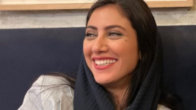 توضیح مونا فرجاد درباره‌ی یک عکس: موی سر کلاه‌گیس است!