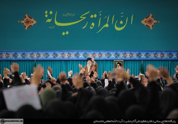 چه کسی با وزیر زن مخالف بود؟