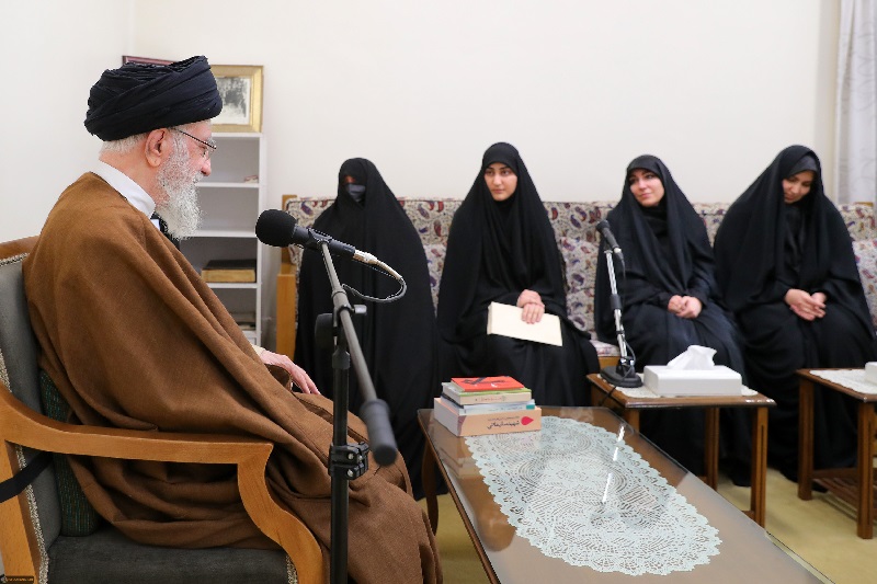 سخنان رهبری در دیدار خانوادهی سردار سلیمانی: شهید سلیمانی کار را با تدبیر و عقل به پیش برد