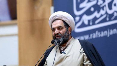 آیت الله سروش محلاتی: از مجموع روایات استفاده می‌شود که زن محور داخل خانه است